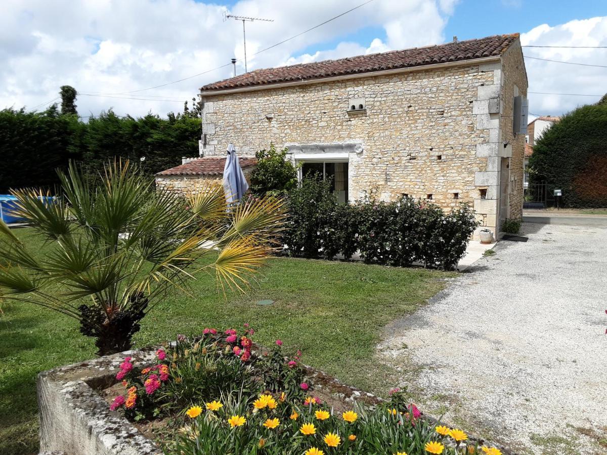 Gite " Les Tourterelles" Thaims Buitenkant foto